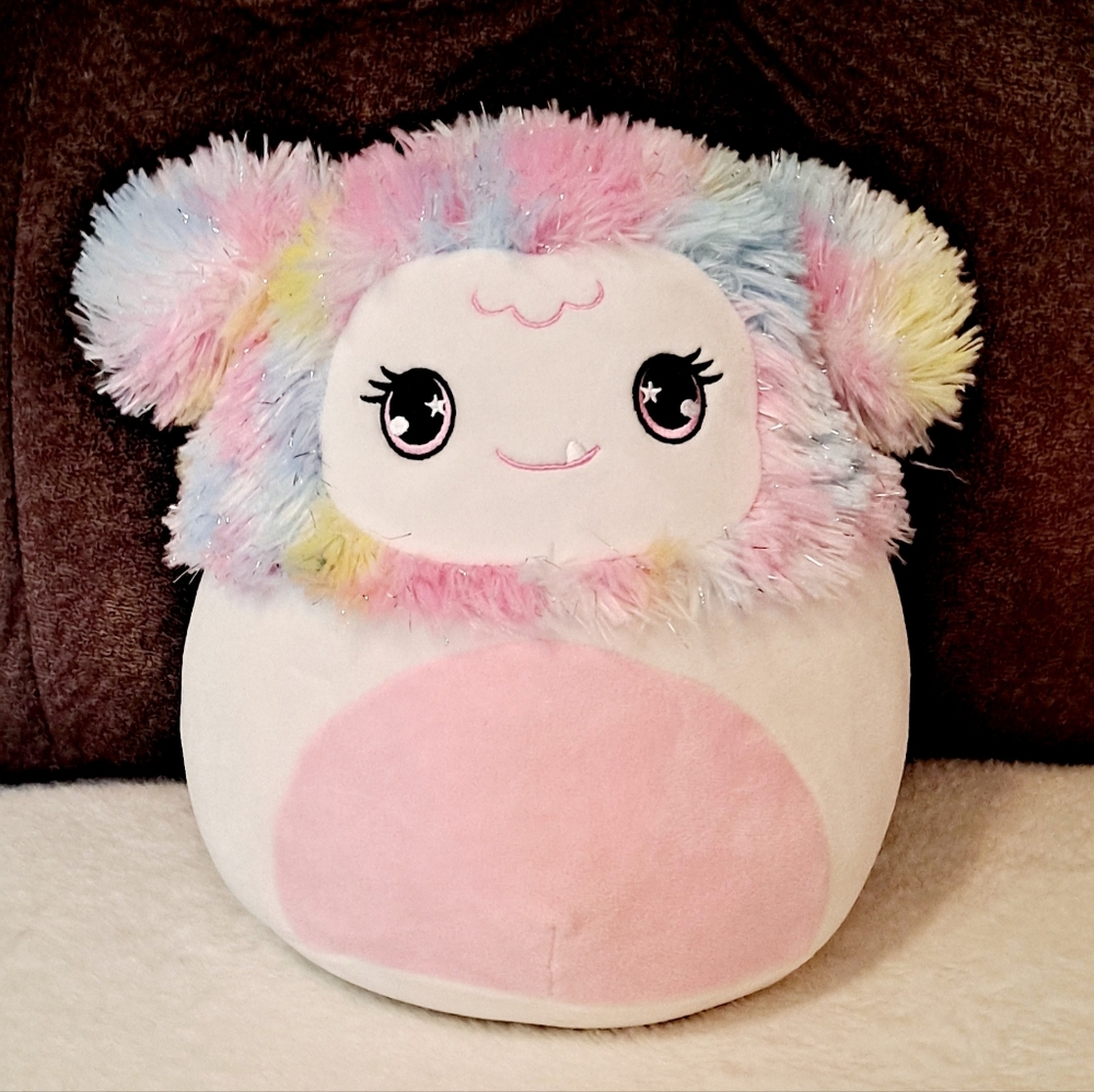 Squishmallow Zaylee 8" Big FootYeti White Plush